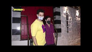 Soha Ali khan and Kunal Kemmu snapped at a restaurant in bandra | SpotboyE