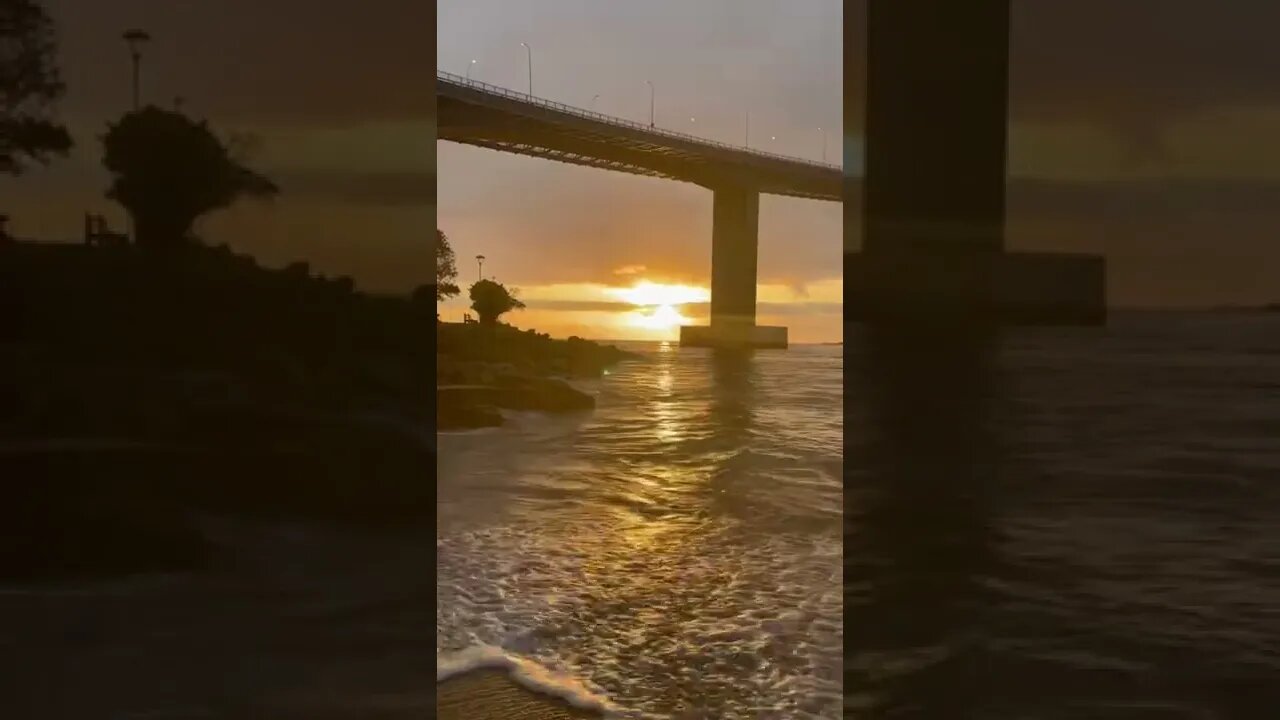 O amanhecer lindo deste sábado em Vitória ES📍Enseada do Suá