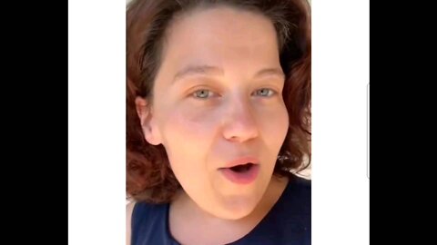 CRAZY CHICK SINGLES OUT MOMS