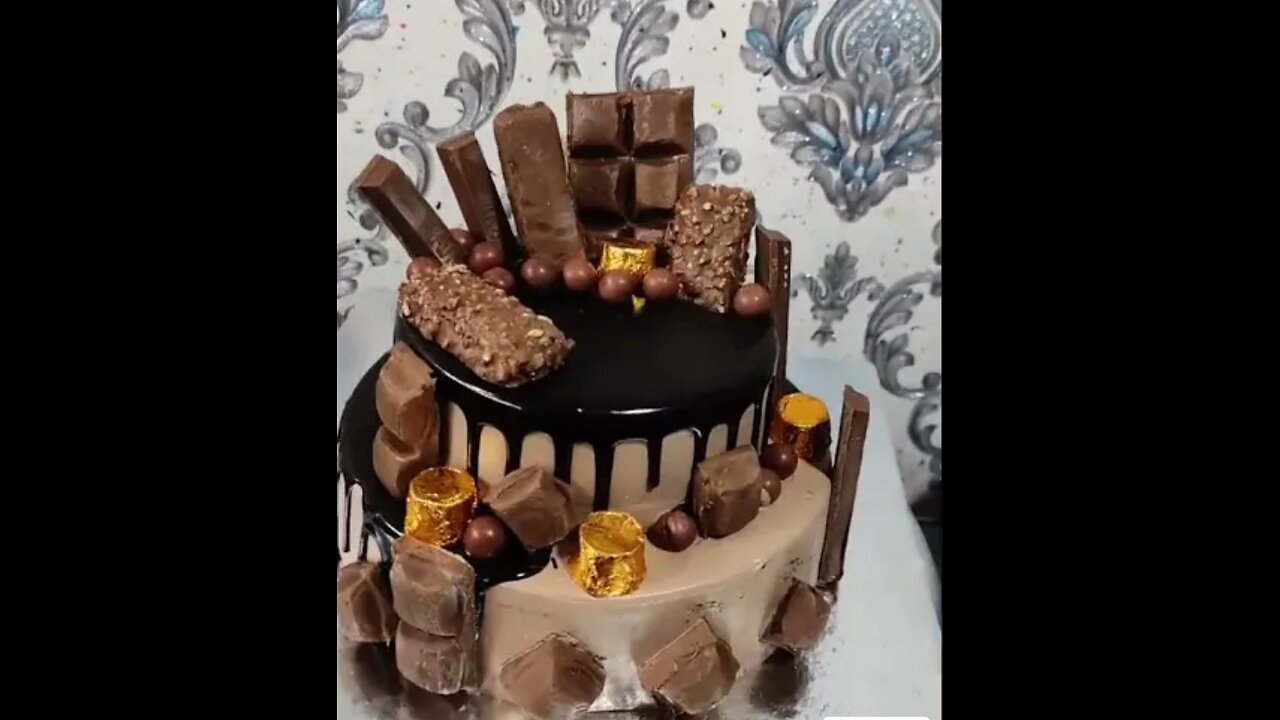 Making with KitKat step cake