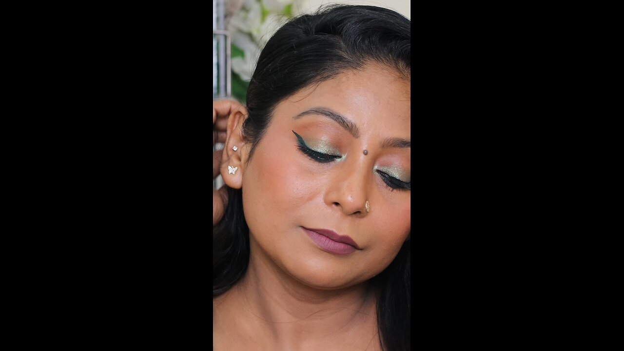 green eye makeup look #swissbeauty #newlaunch #makeuptalks