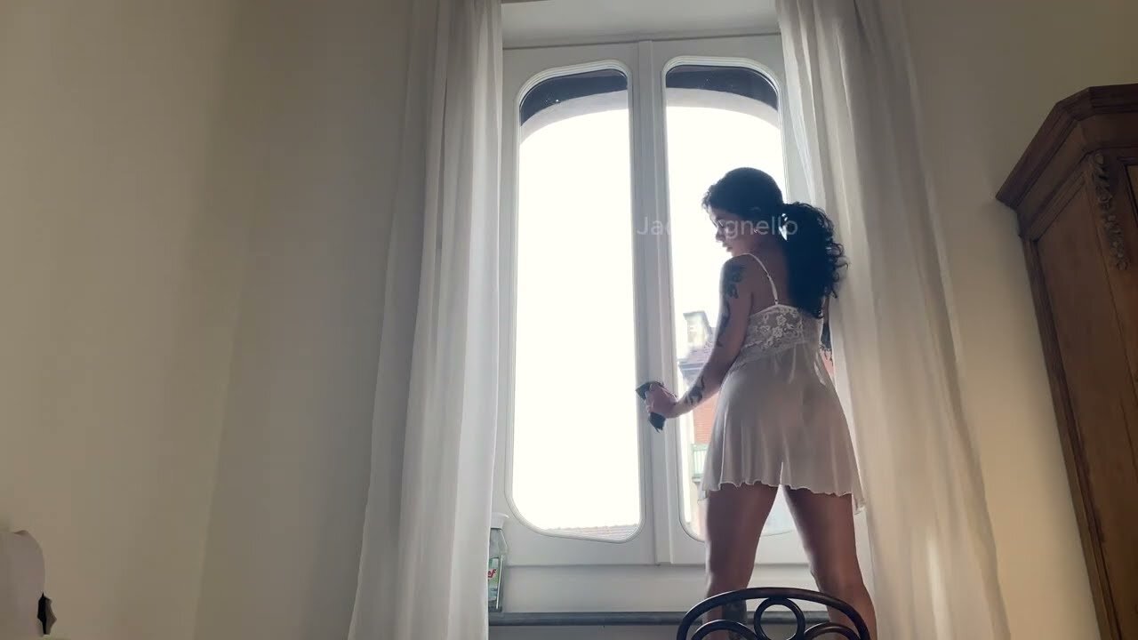 CLEAN WITH ME - HIGH WINDOWS | TRANSPARENT CLOTHES HOUSE CLEANING with Jade Agnello