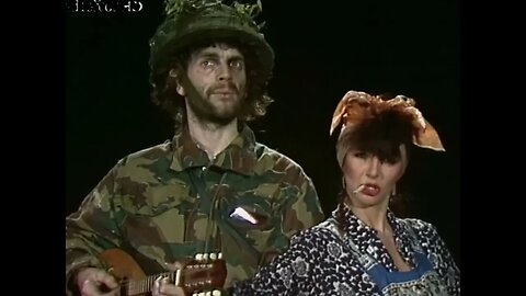 Kate Bush : Army Dreamers (HQ Stereo) German TV