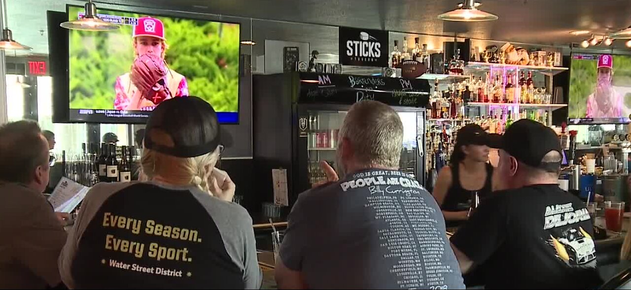 Locals support Little Leaguers on the big stage in downtown Henderson