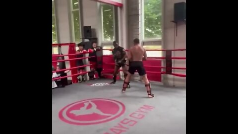 Alex Pereira sparring light heavyweight GLORY kickboxer Clyde Brunswijk