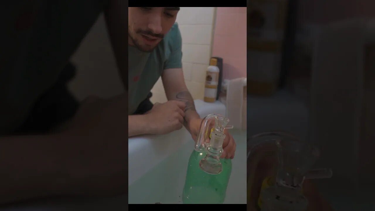 Gravity Bong Rips in My Bath Tub #stayhigh #stayup