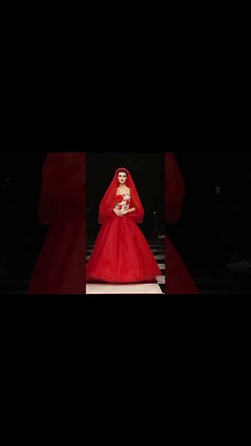 Blanca Padilla in Armani Privé fall/winter 2023 hautecouture fashionshow