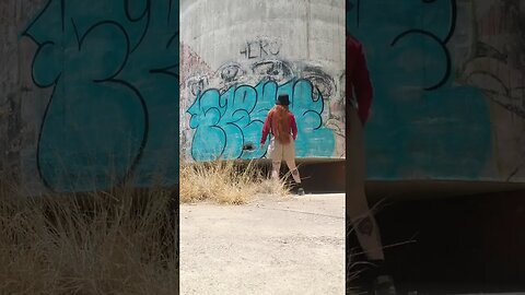 GIRL DOES SICK GRAFFITI THROW-UP 👀 #graffiti #graffitiart #shorts