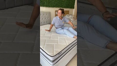 Além de adicionar um toque charmoso no seu quarto, a base baú otimizar ajudando na organização.