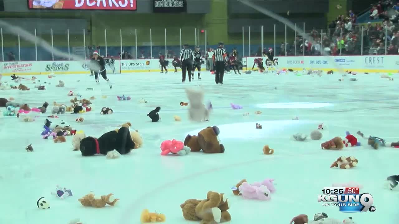 Roadrunners fans toss 5,500 bears at the Tucson Arena