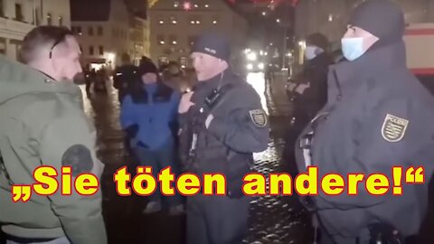 "Sie töten andere....Sie haben jede Menschlichkeit verloren – Polizist entmenschlicht Demonstranten