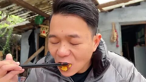 Spicy flavor lobster sauce fragrant chili sauce moderate degree don't like to eat spicy friend refus