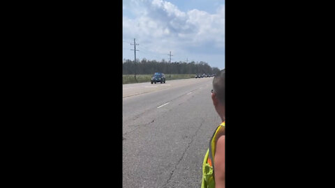 Construction workers turn their backs on Biden’s motorcade