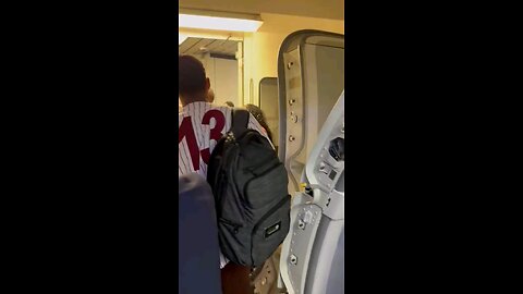 American Airlines Passengers Attack Aggressive Wheelchair AssistantAtlanta.What are you taping mefor