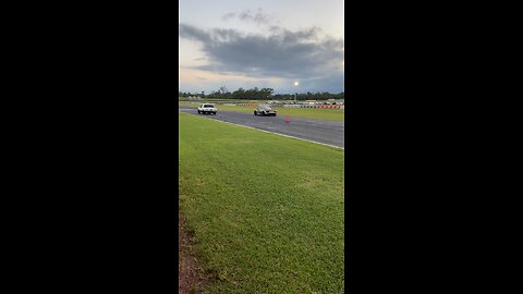 Audi R8 vs Ford