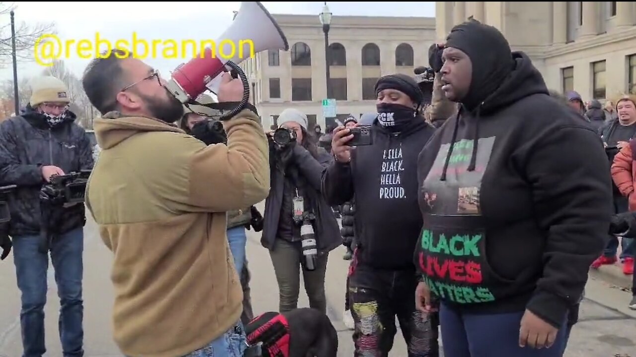 Man Confronts BLM Outside Kenosha Courthouse