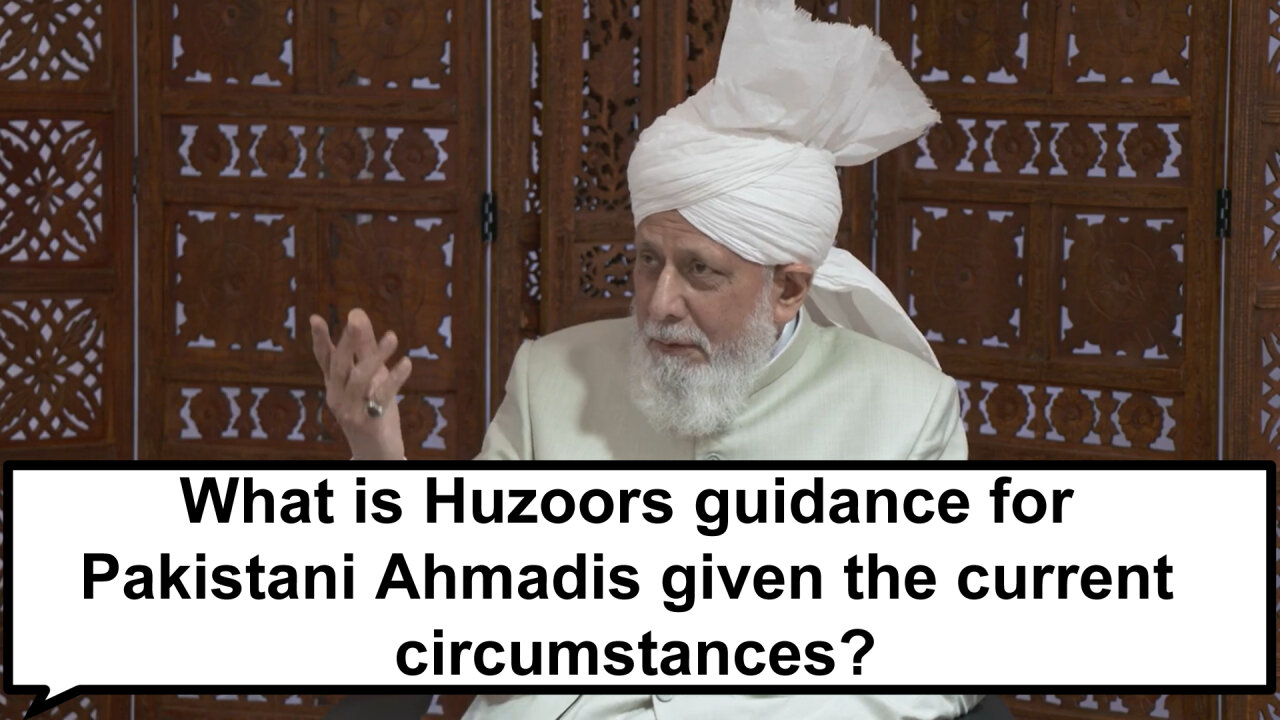 What is Huzoor's guidance for Pakistani Ahmadis given the current circumstances?