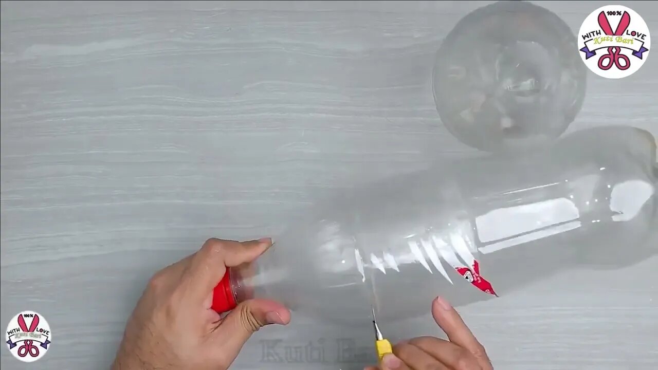 Plastic bottle flower vase making