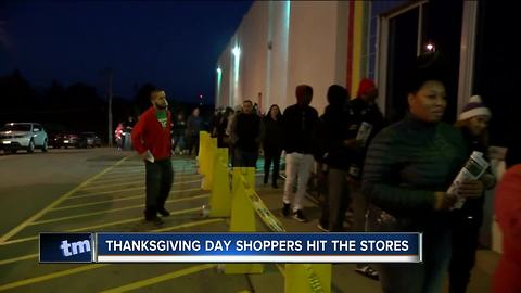 Shoppers out hours after dinner for Thanksgiving deals