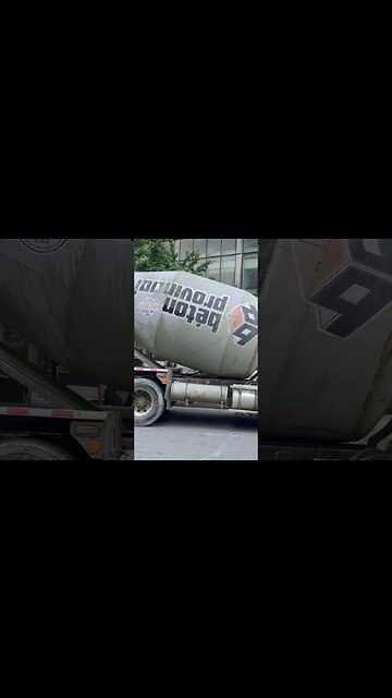 Tuck cement masonry passing by Downtown #viralvideo #montreal #travel