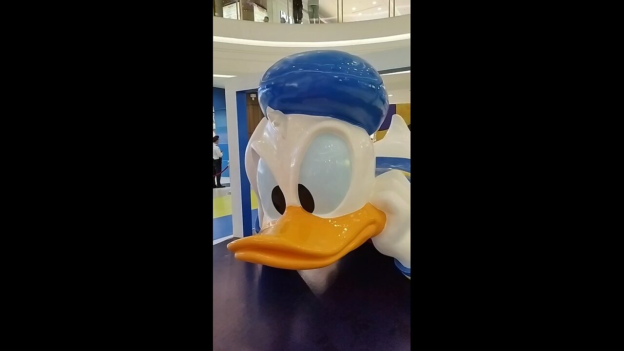 Giant Donald to celebrate 90 Years of Donald Duck