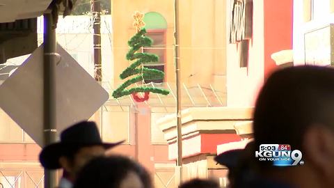 Mexicans cross the Nogales border to shop