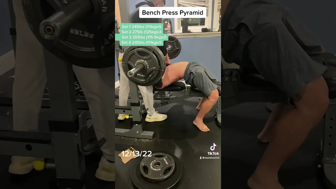 Bench press pyramid / light weight