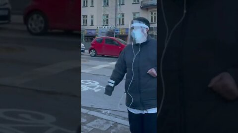 Skyddad man en helt vanlig dag på stan!