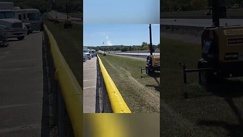 Dueling Dragsters go head to head 4 seconds 1/8 mile