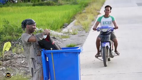 make a prank beggar pretend to find a bag full of money