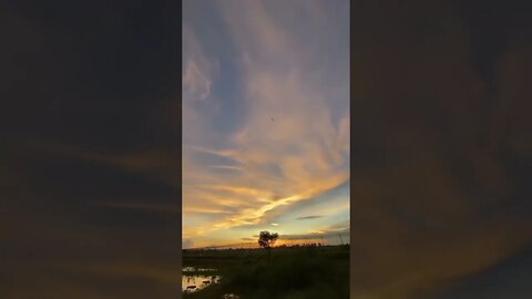 No matter how the beautiful sunset is it but the sky colors so amazing😂