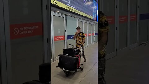 Carlos Palacios llegando a Chile para firmar con Colo Colo