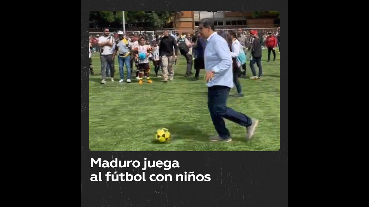 "Un gol por Venezuela": Maduro hace pausa en su agenda para jugar al fútbol con niños