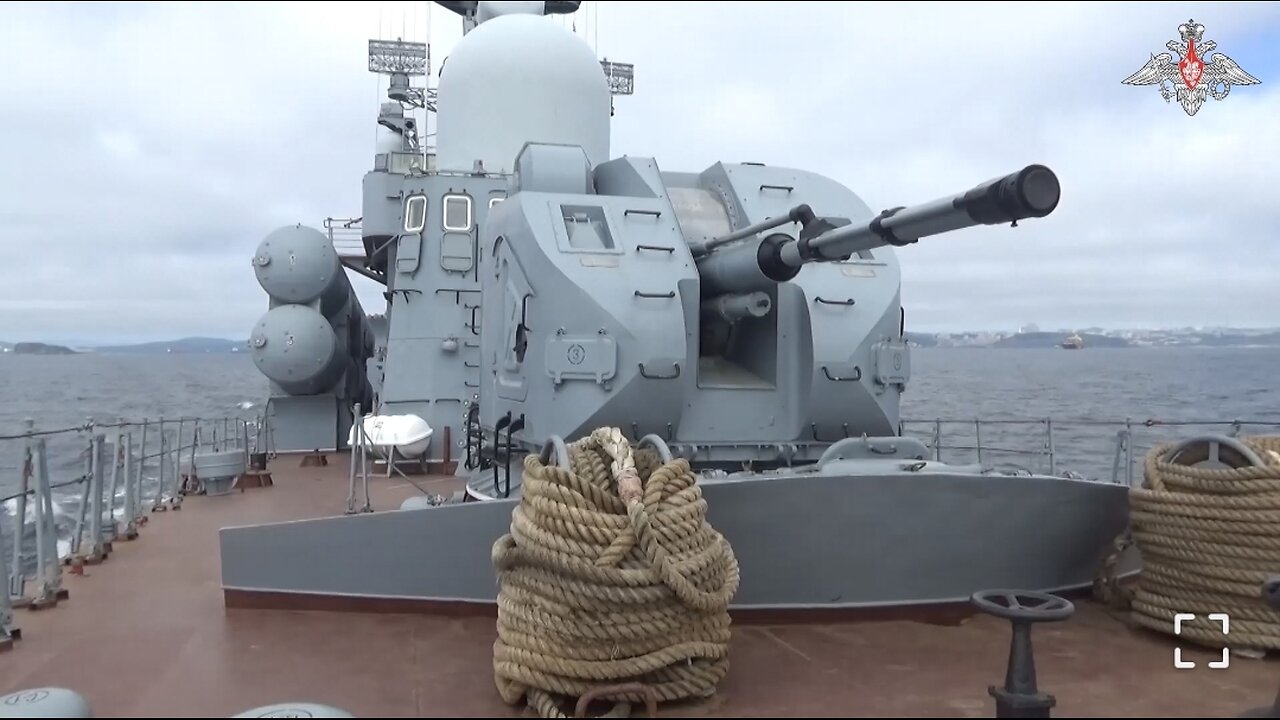 🇷🇺🇨🇳 Russia and China's Navy warships meet in Peter the Great Bay