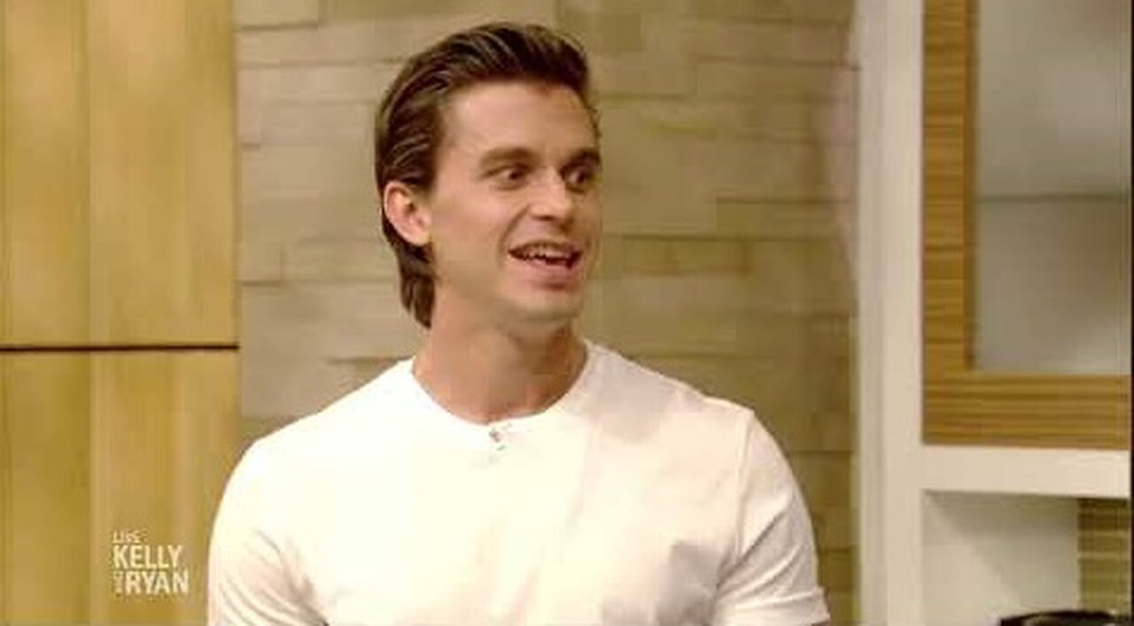 Antoni Porowski Makes Pasta with Sausage, Lemon and Parsley