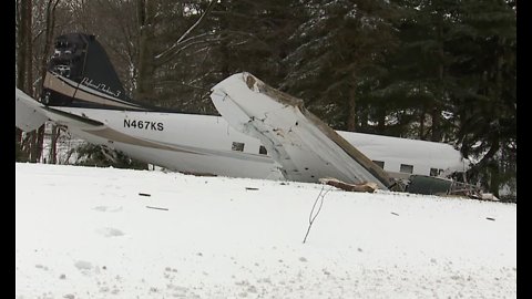 2 people killed, four others injured in small plane crash in Wayne County