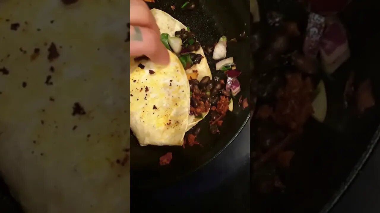Hook up a 5 star burrito in your own kitchen 🌯🍃#shorts