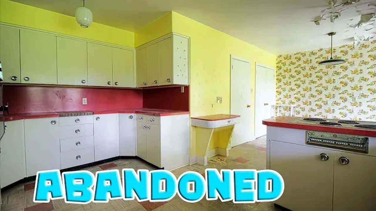 Exploring a Huge Abandoned 1960's Bungalow! (LOCKED IN TIME!!!)