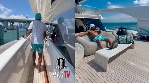 Floyd Mayweather Pulls Out His $200 Million Dollar Yacht Just To Tan! 🛥