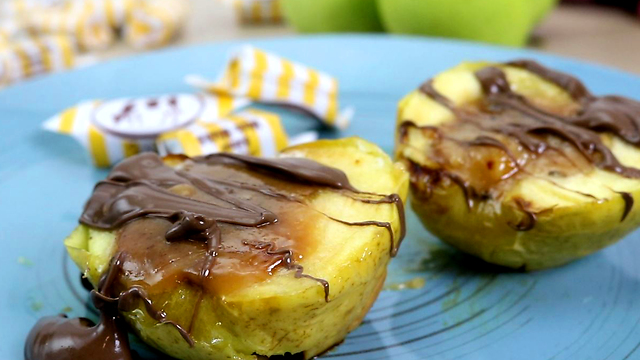 How to make stuffed caramel apples