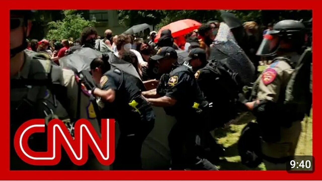 Watch moment police tear down protesters barrier at University of Texas at Austin