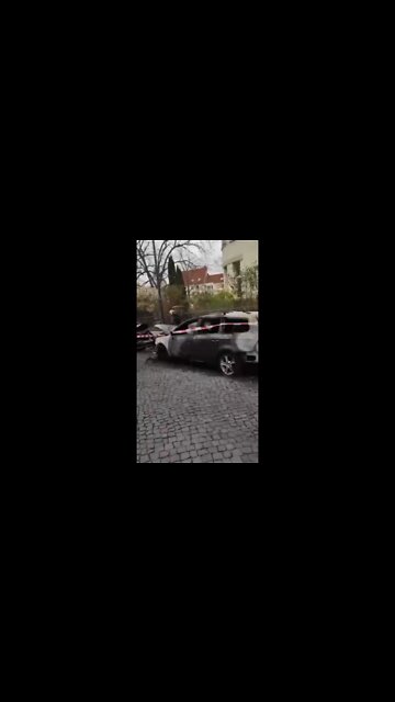 Terrorism in Germany. Cars that participated in a rally in support of Russia were burned in Hanover, as well as any cars parked nearby.