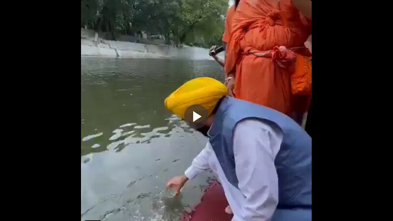 Punjab Chief Minister openly drinks a glass of polluted water from a ‘holy river’...