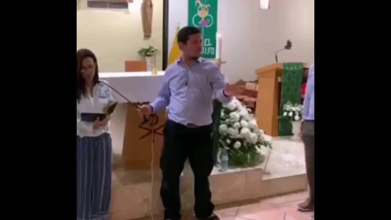 ¿Porqué le podemos pedir a los santos y a la Virgen María? Padre Luis Toro.