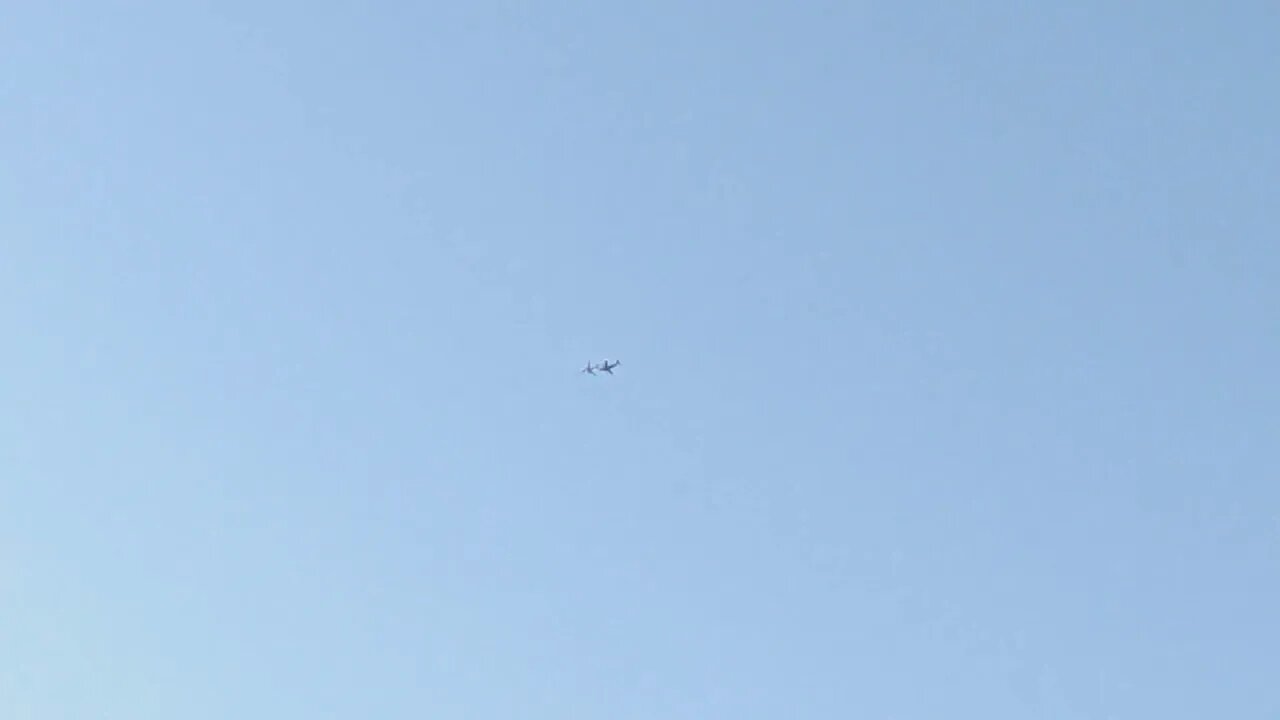 Refueling flight flyover, Pixel 5, max optical zoom, unstopped, unstabilized.