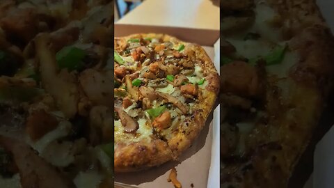 #dominos pizza #deluxe feast 🍕🍕🍕