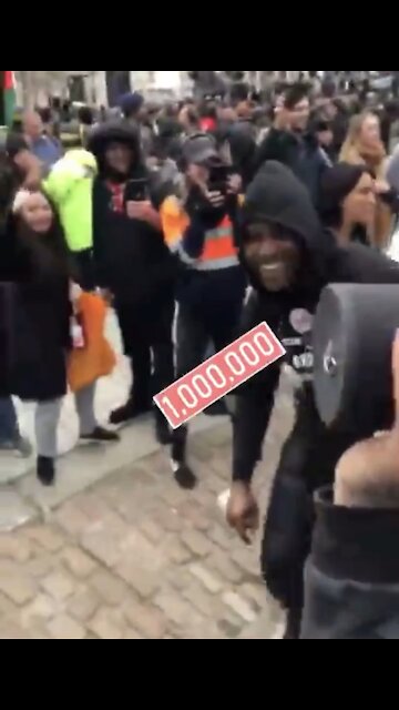 Remeece entertaining the freedom keepers!