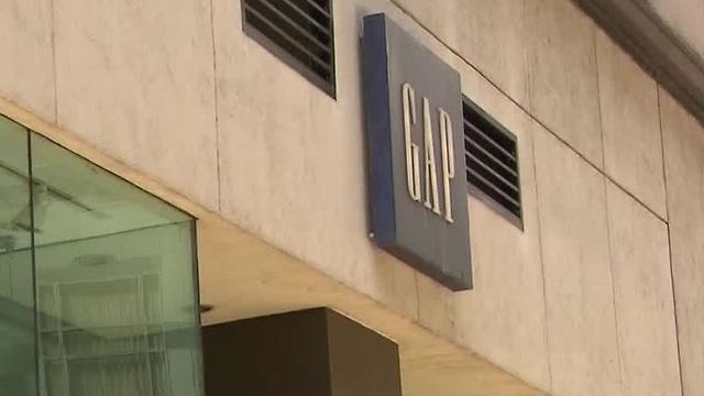 200 Gap and Banana Republic stores closing