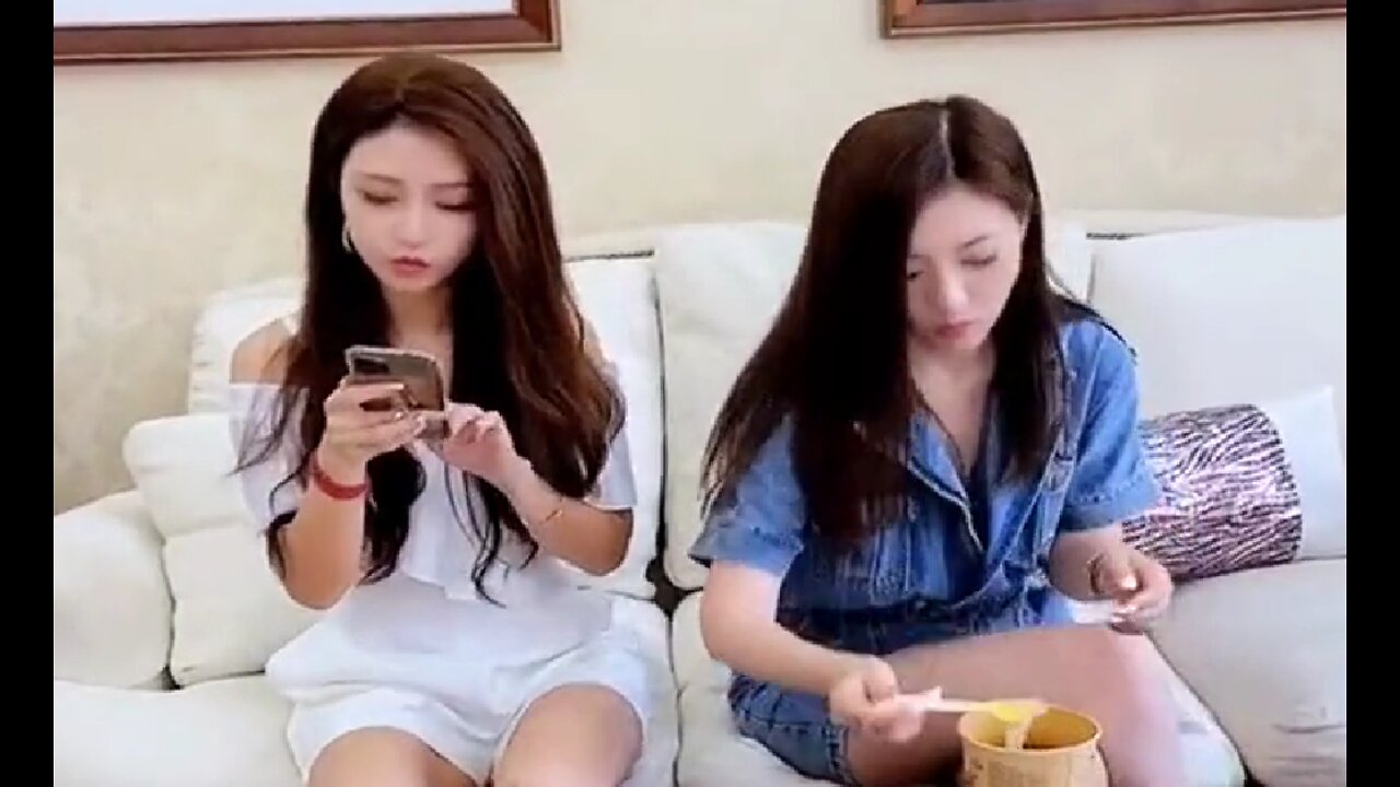 The beauty uses socks to help her bestie tie her hair, and the next second her bestie's reaction