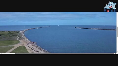 Live, Enjoying The Water Views In South Australia. 09/09/2023.
